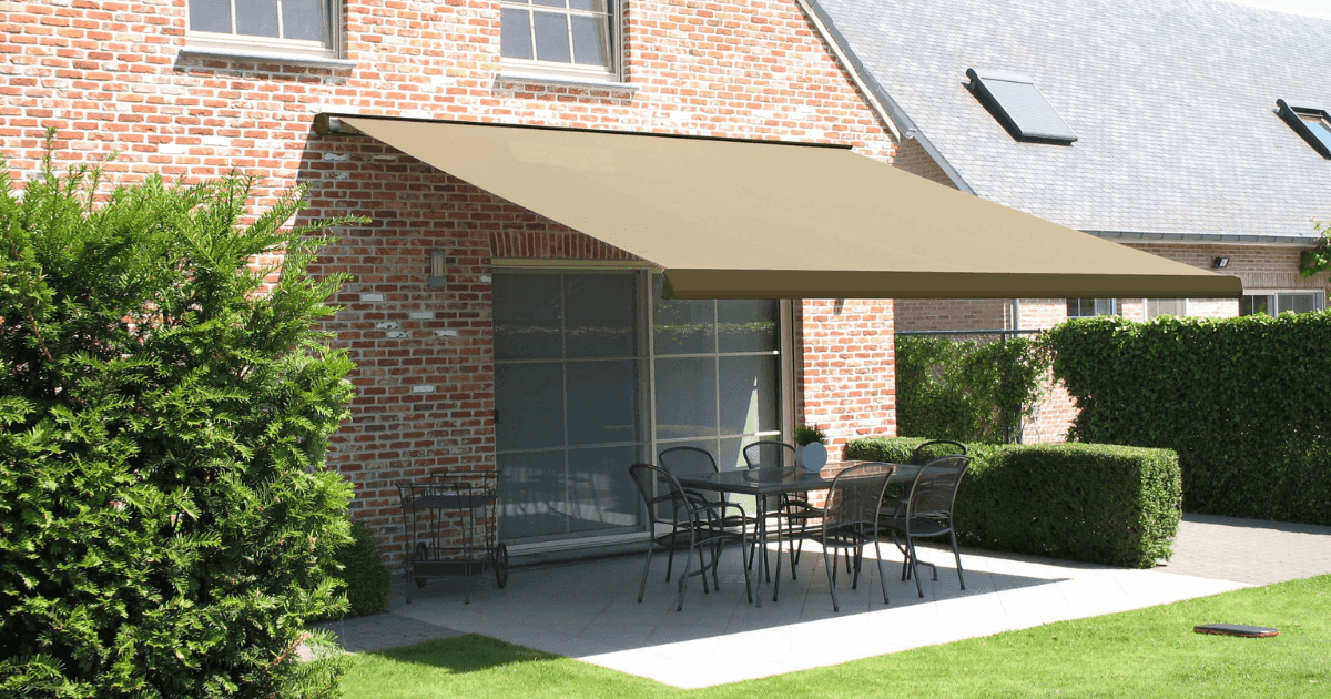 zonnescherm beige Solitair terras